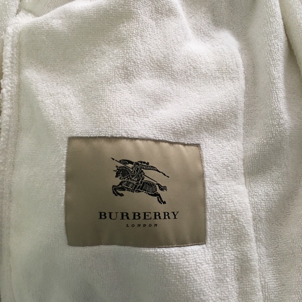 Burburry London Robe - Picture 5 of 6